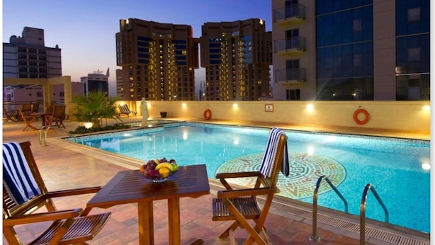 Outdoor pool - Excelsior Luxury Apartments (Manama)