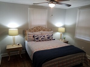 2 多间卧室、熨斗/熨衣板、WiFi、床单