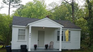 A small white house with a porch, numbered 995, surrounded by greenery. - Great location! 5 min. to Downtown, Medical District, and the Masters. (Augusta)