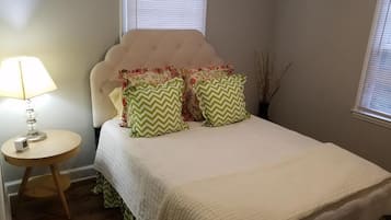 2 makuuhuonetta, silitysrauta/-lauta, Wi-Fi, vuodevaatteet