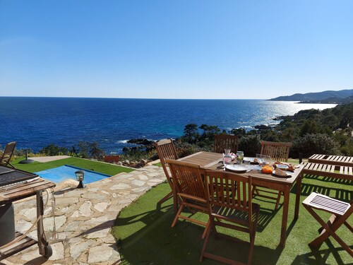 Very bright, spacious air-conditioned house with terraces and 180° sea view SPA