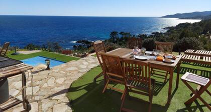 Very bright, spacious air-conditioned house with terraces and 180° sea view SPA