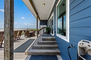 Terrace/patio - Fish From Your Own Private Dock, Tranquil Bay Views and Perfect Sunsets (Freeport)