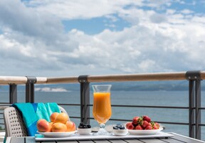 Café da manhã com buffet grátis todos os dias