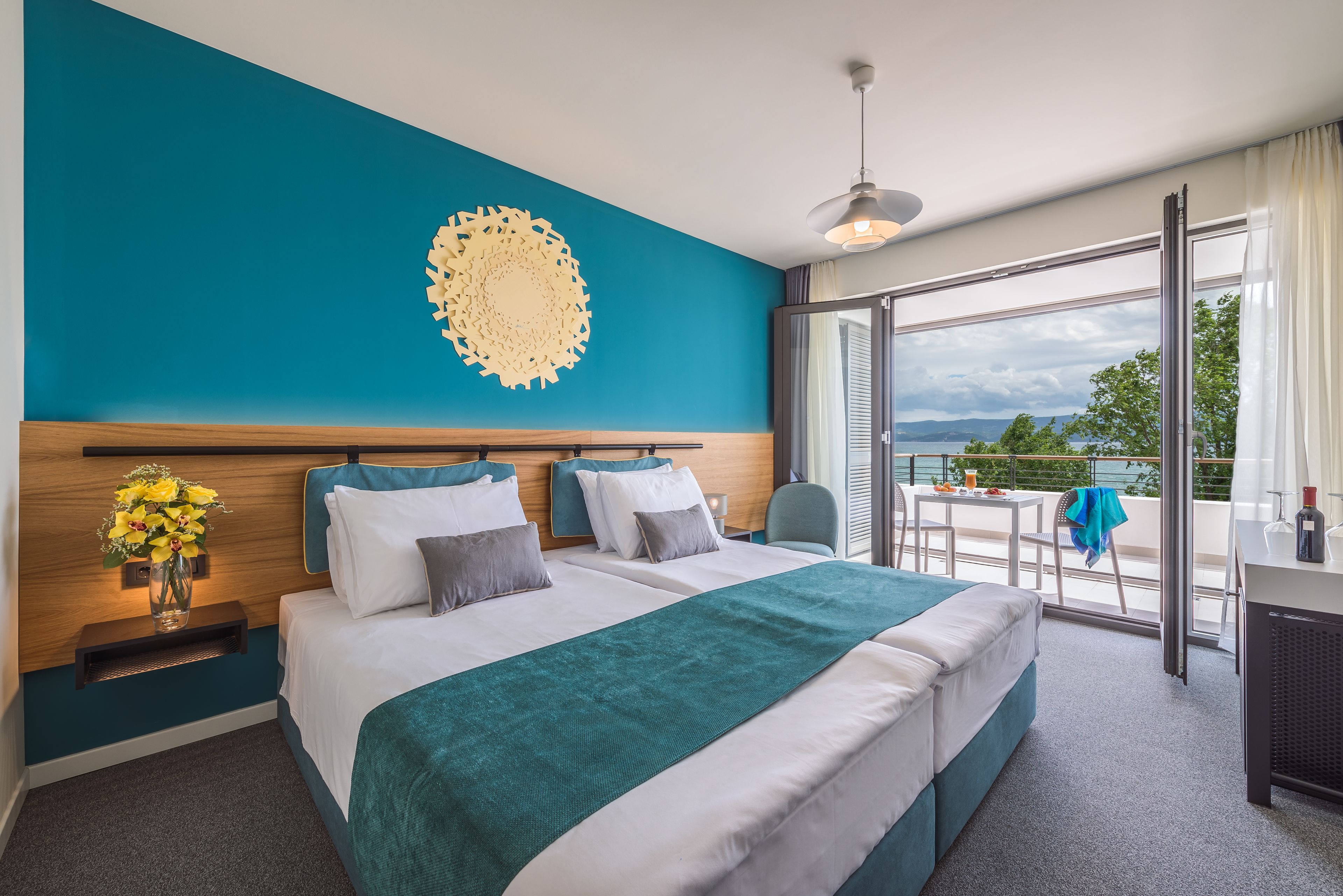 Chambre Supérieure Double ou avec lits jumeaux, 1 grand lit, vue partielle sur la mer | Coin séjour