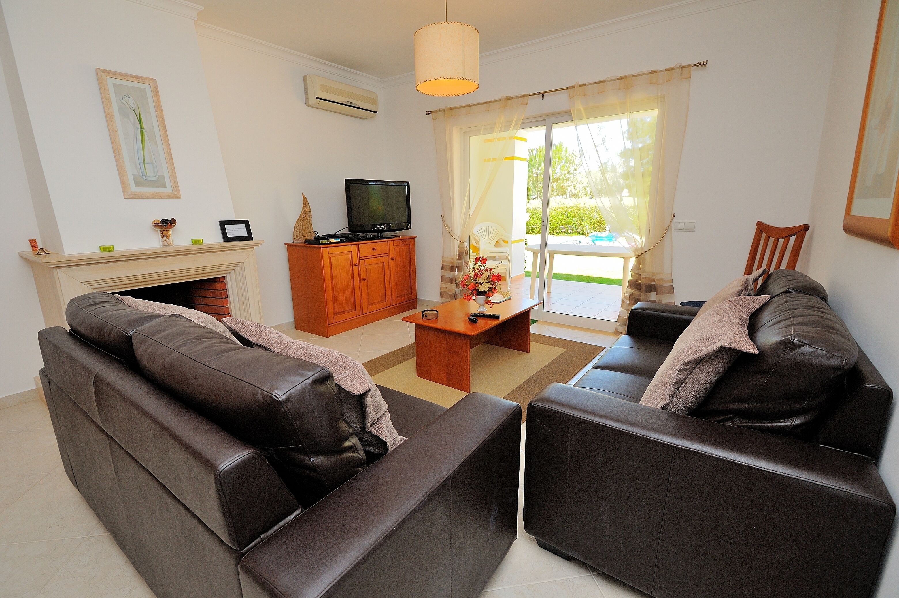 Télévision, jeux vidéo, lecteur de DVD, livres