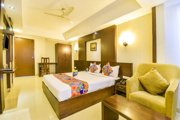 Desk, free WiFi - FabHotel Greenwood Inn & Suites (Mysore)