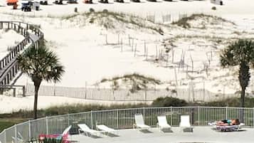 Inomhuspool och utomhuspool