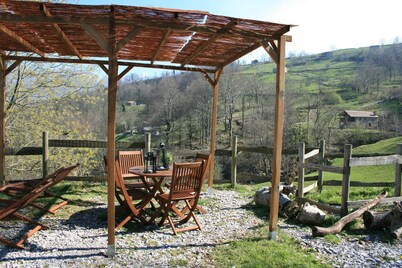 Charming cottage in the valleys pasiegos. Stunning views of the mountains.