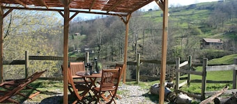 Charming cottage in the valleys pasiegos. Stunning views of the mountains.