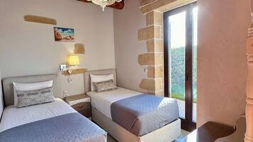 3 bedrooms, in-room safe, desk, iron/ironing board