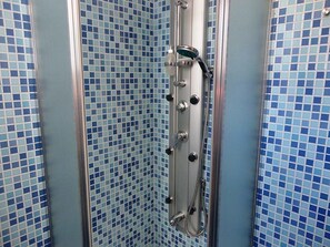 Apartment, 3 Bedrooms | Bathroom