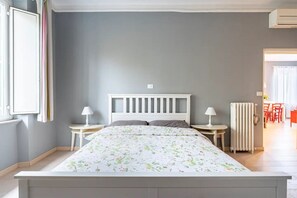 2 chambres, coffre-fort, bureau, fer et planche à repasser