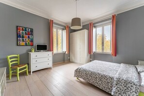 2 chambres, coffres-forts dans les chambres, bureau