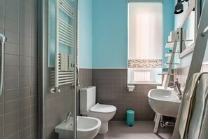 Shower, hair dryer, bidet, towels - Walking to Trastevere (Roma)