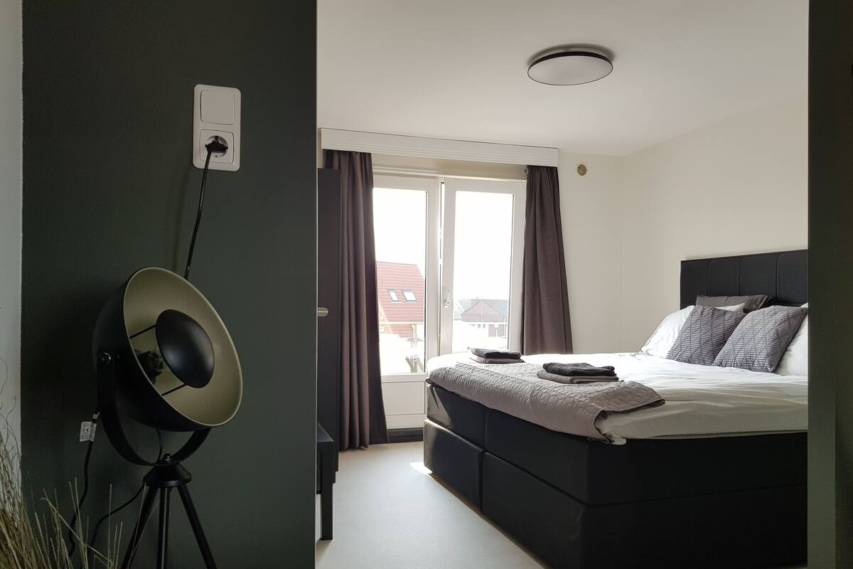 Apartamento Confort, 1 cama de matrimonio grande, vistas al mar | Zona de estar | Una televisión de pantalla plana