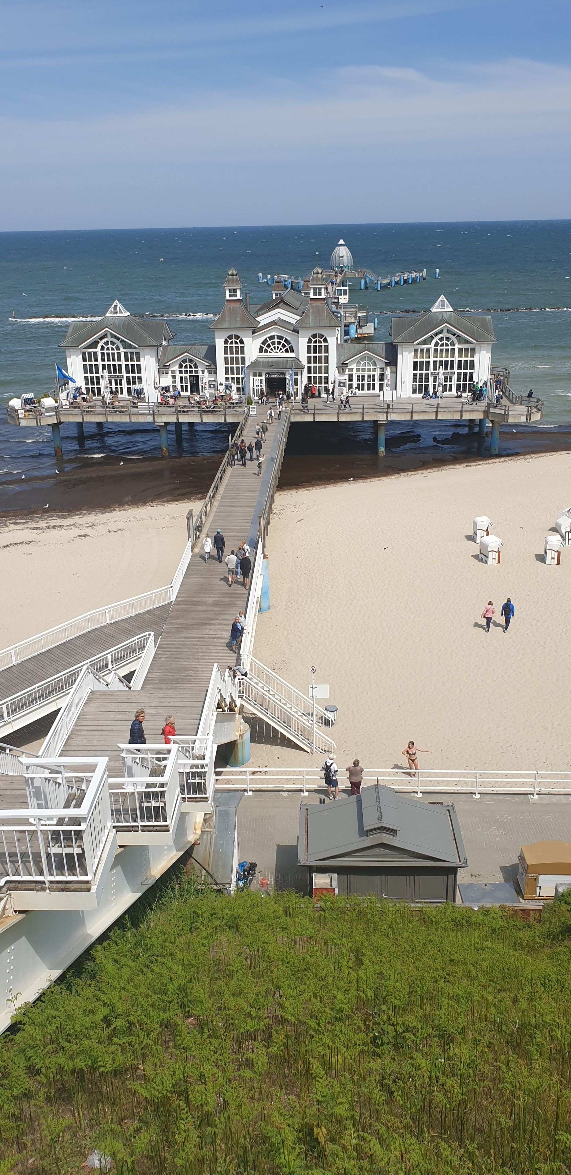Nær stranden, solsenger og strandhåndklær