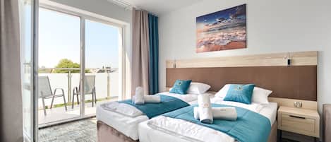 Basic Double Room, 2 Twin Beds | Desk, cribs/infant beds, free WiFi, bed sheets