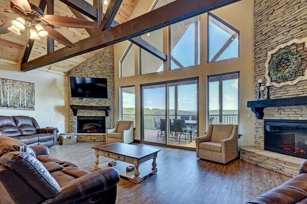 Téléviseur connecté, foyer, lecteur de DVD