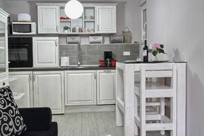 Fridge, microwave, oven, stovetop - Apartmani Banovac (Dubrovnik)