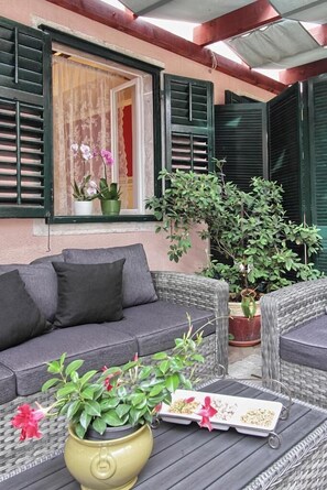 Comfort Apartment, Courtyard View | Terrace/patio