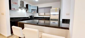 Coffee/tea maker, fridge, microwave, oven