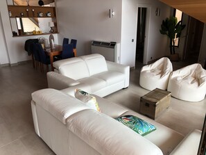TV, stereo - HEC Beach Apartment Marina Vilamoura, sea side, pool, golf, beach, boat trips,  (Quarteira)