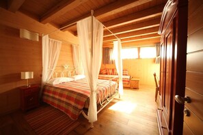 Caja de seguridad en la habitación y escritorio 