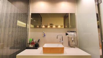 Business Twin Room - Styler in room, Smoking/Non smoking will be assigned upon check-in | Bathroom | Free toiletries, hair dryer, bathrobes, slippers