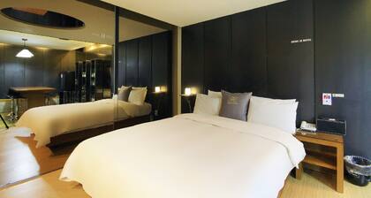H Drive Hotel