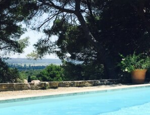 Seasonal outdoor pool, sun loungers - Lou Ventoulet (Mouries)