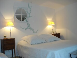 1 slaapkamer, een minibar, een bureau, geluiddichte muren