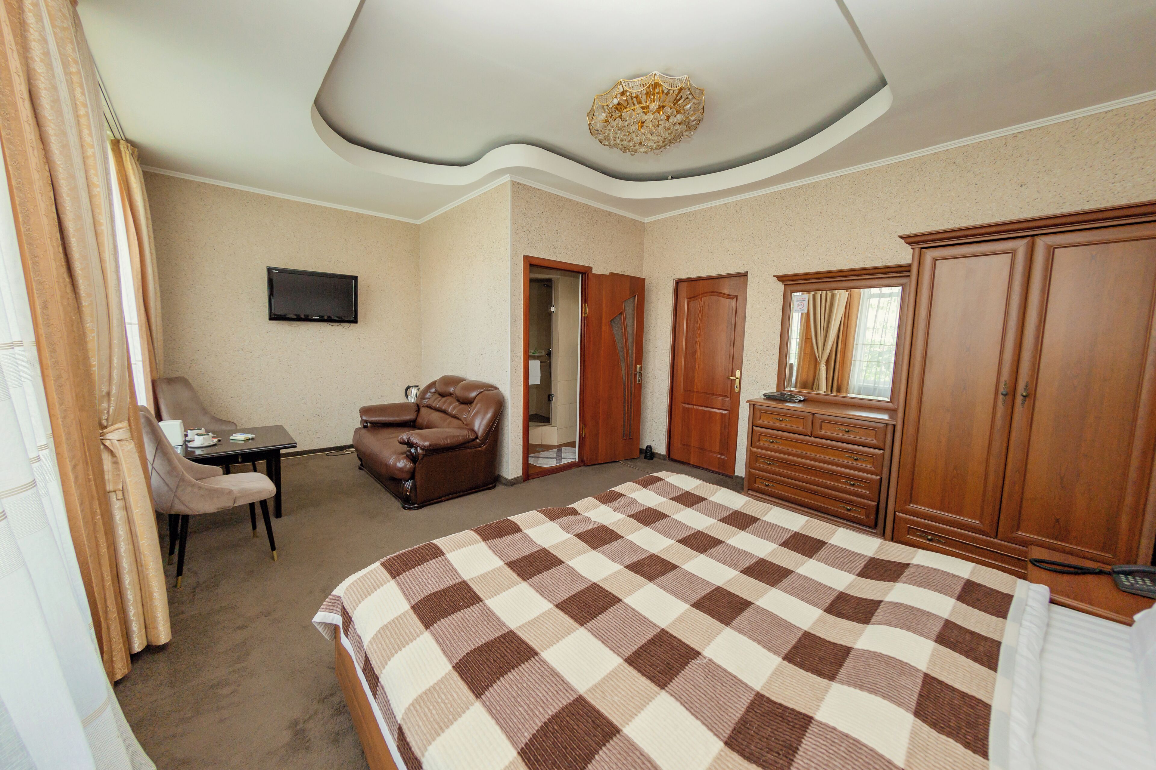 Suite, Courtyard View