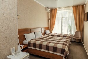 標準雙床房, 2 張單人床, 庭園景觀 | 客房內保險箱、熨斗/熨衣板、免費無線上網、床單