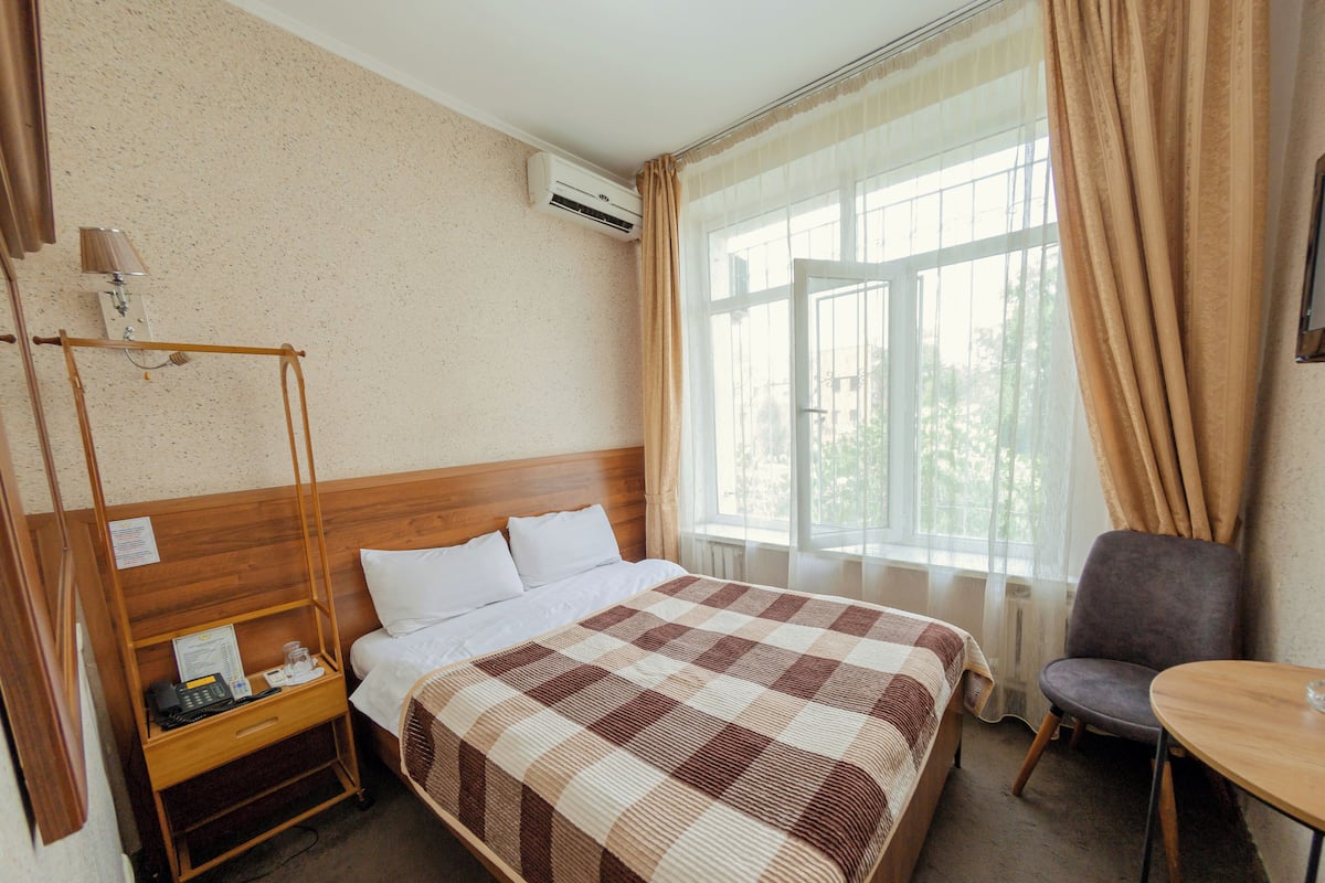 Basic Double Room, 1 Double Bed, Garden View | In-room safe, iron/ironing board, free WiFi, bed sheets