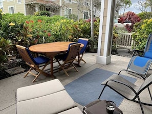 Outdoor dining - Oceanview Townhome w/ Pool Near Beaches & Shops (Kailua-Kona)