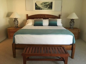 3 bedrooms, desk, iron/ironing board, travel cot - Oceanview Townhome w/ Pool Near Beaches & Shops (Kailua-Kona)