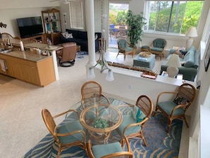 A spacious living area with a kitchen, dining table, and seating. - Oceanview Townhome w/ Pool Near Beaches & Shops (Kailua-Kona)