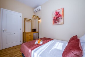 Standard Studio | Pemandangan dari bilik