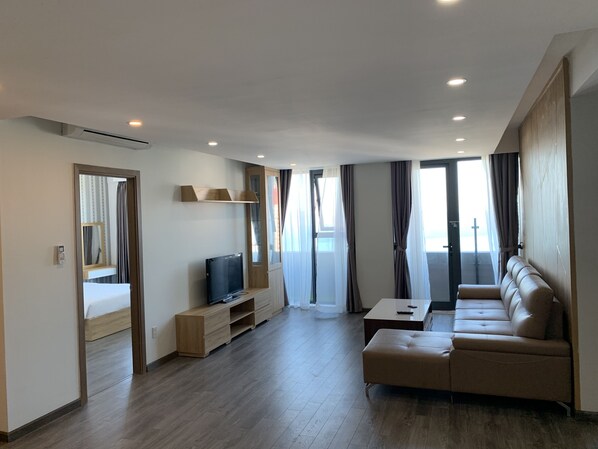 Premium bedding, down duvets, memory-foam beds, in-room safe - Nha Trang Oceannus (Nha Trang)