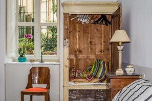 Double Room (1) | Individually decorated, individually furnished, soundproofing, free WiFi - Bottega delle Arti (Rome)