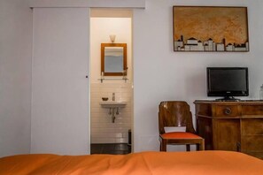Double Room (2) | Bathroom sink - Bottega delle Arti (Rome)