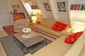 TV - Large sunny terrace with awning and free W-LAN - - Holiday home in (Damp)