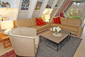 TV - Large sunny terrace with awning and free W-LAN - - Holiday home in (Damp)