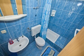 Douche, douche cascade, articles de toilette (gratuits)