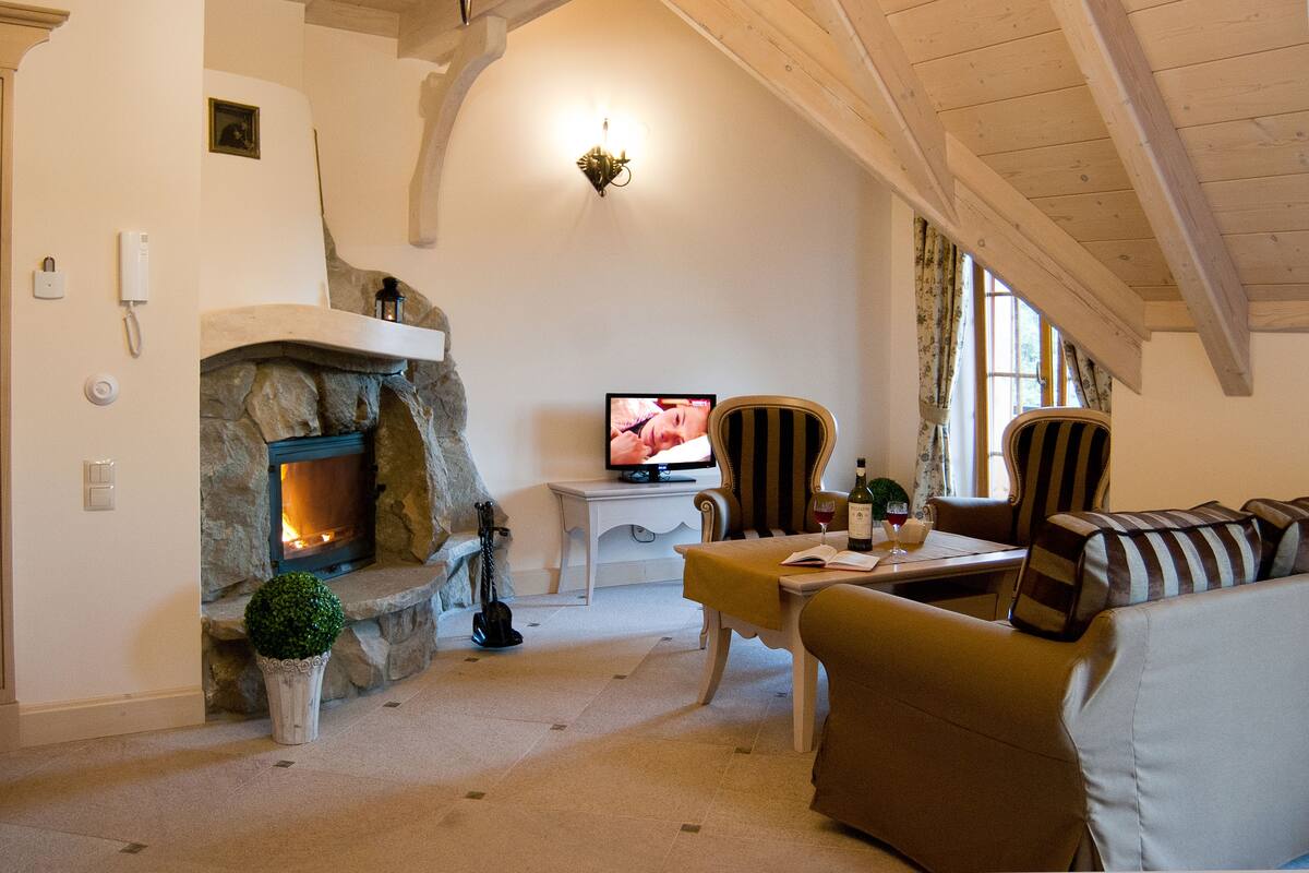 Apartment (Summer) | Living room | 30-inch LCD TV with digital channels, TV
