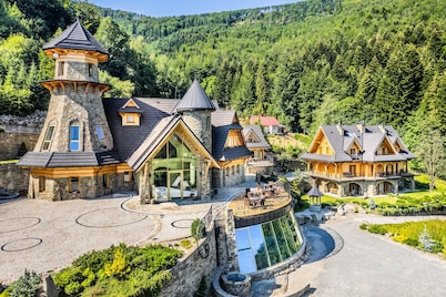 KRUPÓWKA MOUNTAIN RESORT - Widokowy hotel z basenami i wellness