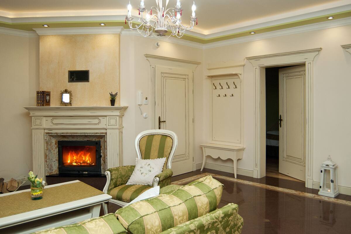 Departamento (Provence) | Sala de estar | Televisión LCD de 30 pulgadas con canales digitales y televisión