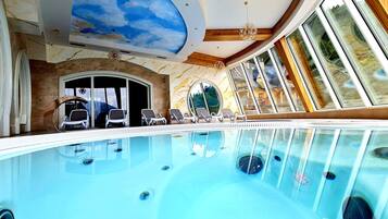 Piscine couverte, piscine extérieure (ouverte en saison)