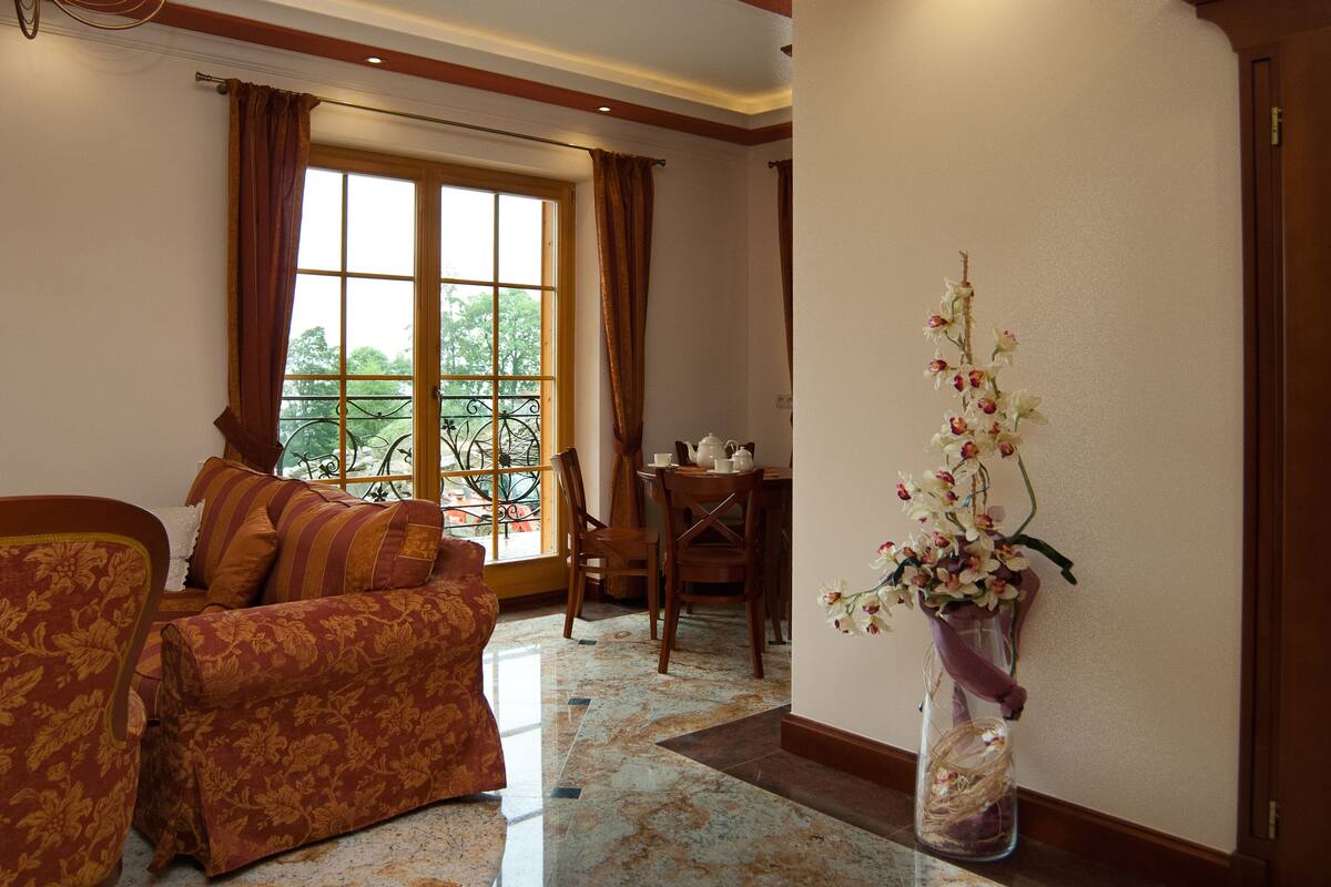 Deluxe Apartment (Amber) | Living room | 30-inch LCD TV with digital channels, TV